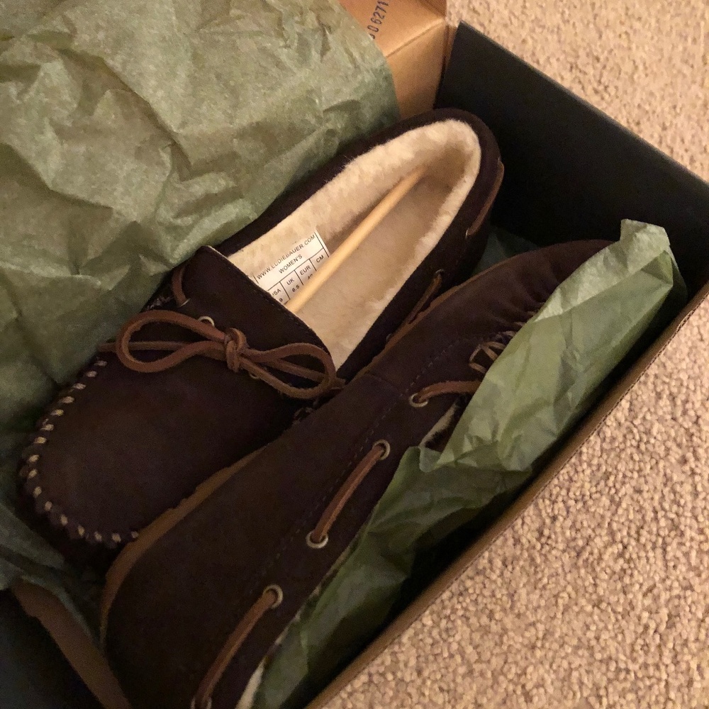 BRAND NEW Eddie Bauer slippers